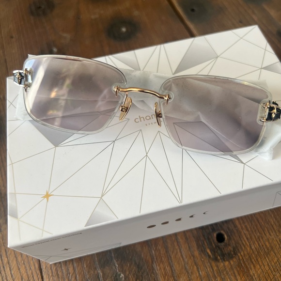 Chamelo Aura Sunglasses, Black Frame - NWT - Picture 2 of 10